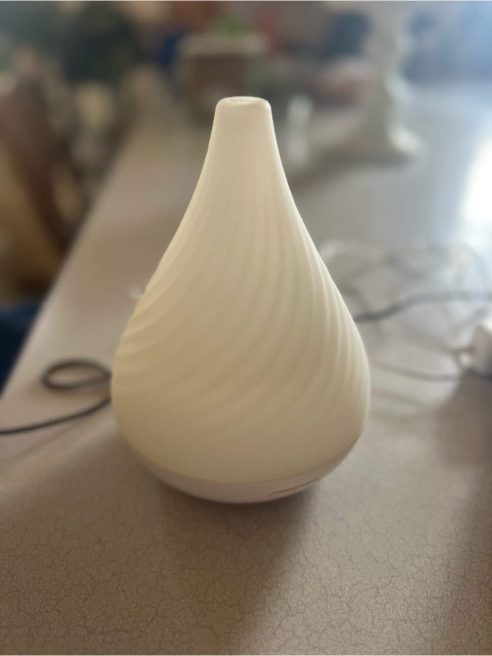 White Teardrop Ultrasonic Aroma Diffuser - Neutral Finish